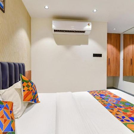 Hotel Solitaire Tower - Top Rated Area- In House Parking Vrindāvan Exterior photo