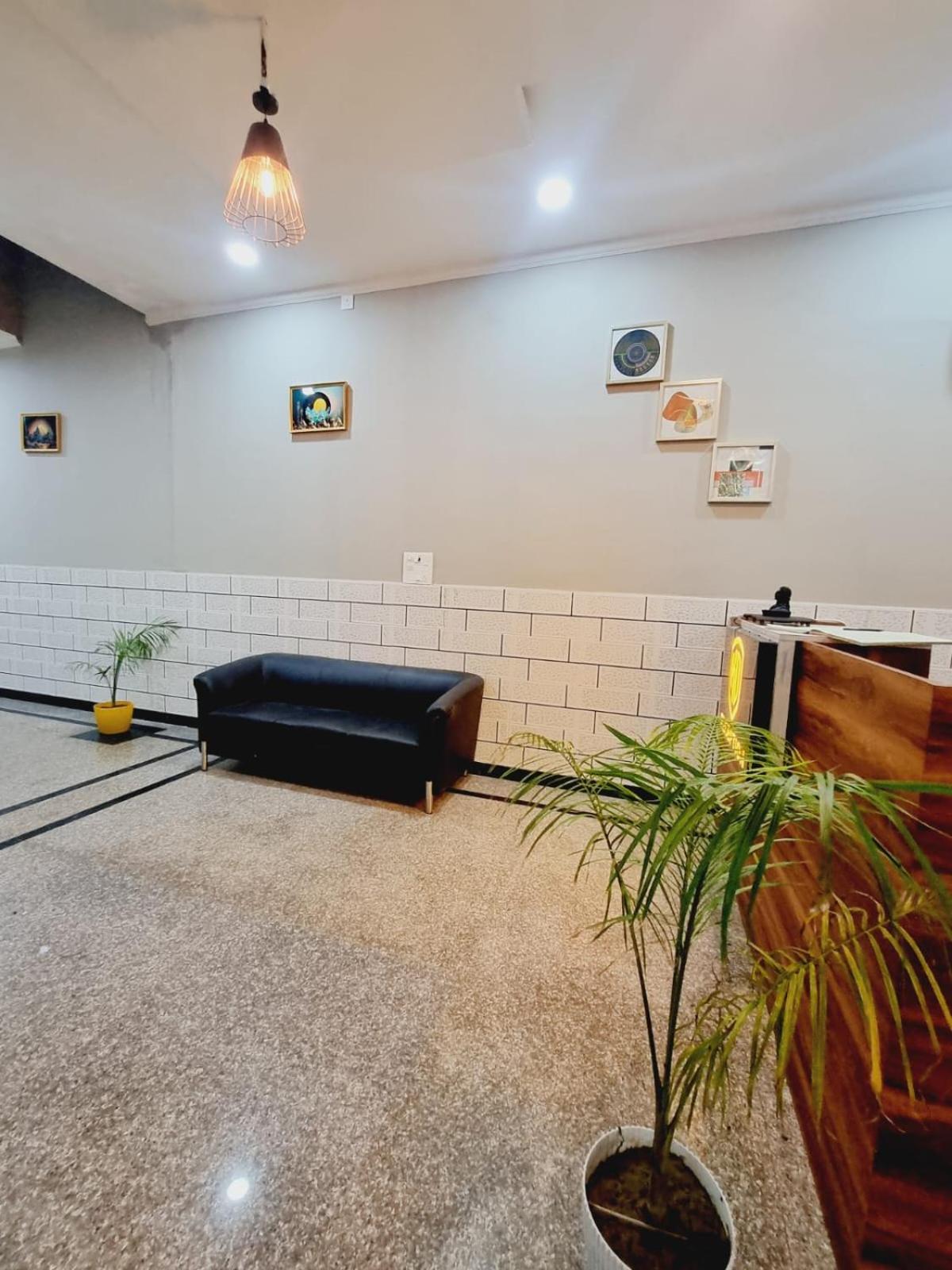 Hotel Solitaire Tower - Top Rated Area- In House Parking Vrindāvan Exterior photo