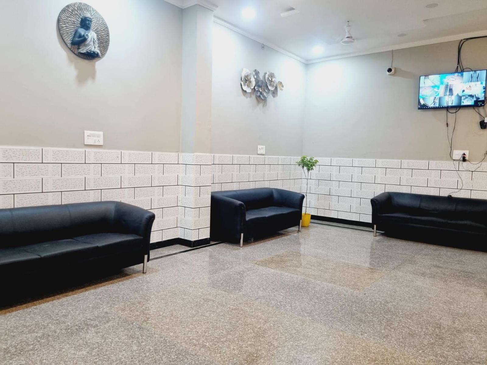 Hotel Solitaire Tower - Top Rated Area- In House Parking Vrindāvan Exterior photo